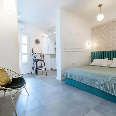 Smile, Near & Center, Free Parking, Balcony *