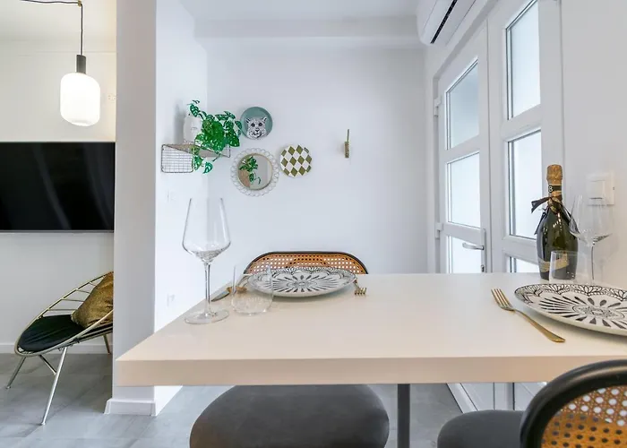 Daire Smile, Near & Center, Free Parking, Balcony *