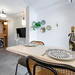 Smile, Near & Center, Free Parking, Balcony Apartment *