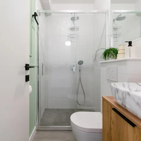 Smile, Near & Center, Free Parking, Balcony Apartment Makarska