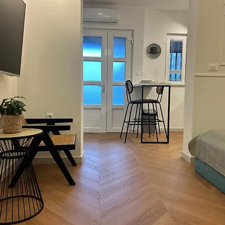 Smile, Near & Center, Free Parking, Balcony Apartment Makarska