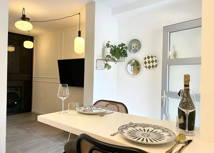 Smile, Near & Center, Free Parking, Balcony *