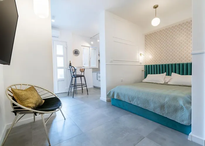 Smile, Near & Center, Free Parking, Balcony *